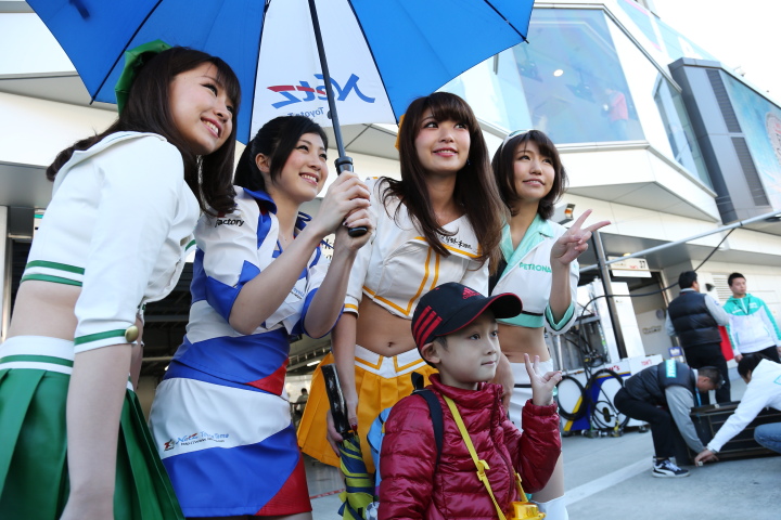 ピットウォーク: レースクイーン