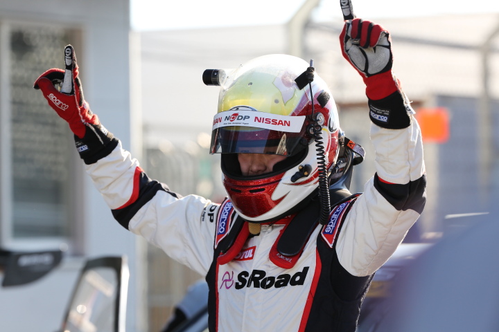 スーパーGT300クラス第1レース決勝: 優勝した佐々木大樹（S Road NDDP GT-R）