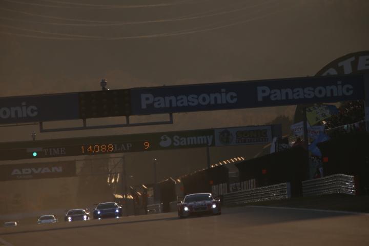 スーパーGT500クラス第1レース決勝: 立川祐路（ZENT CERUMO SC430）