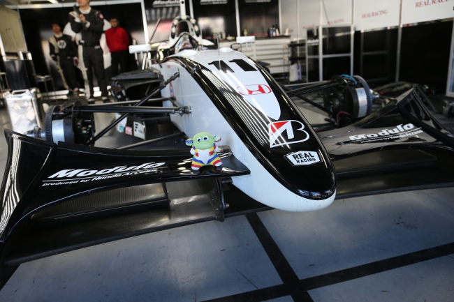 パレード: 中山友貴車（SF:HP REAL RACING）