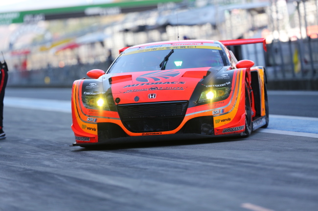 パレード: GT300:ARTA CR-Z GT（小林崇志／高木真一組）