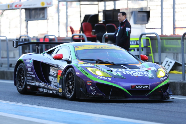 パレード: GT300:エヴァRT初号機アップルMP4-12C（高橋一穂／加藤寛規組）