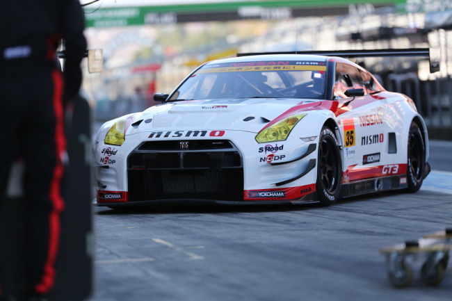 パレード: GT300:NISMO ATHLETE GT-R GT3（アレックス・バンカム／ルーカス・オルドネス組）