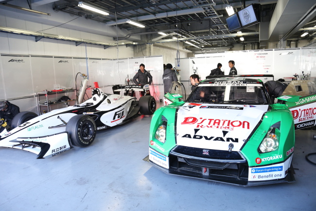 パレード: SF:Swift SF14（安田裕信）、GT500:D'station ADVAN GT-R（安田裕信／ミハエル・クルム組）