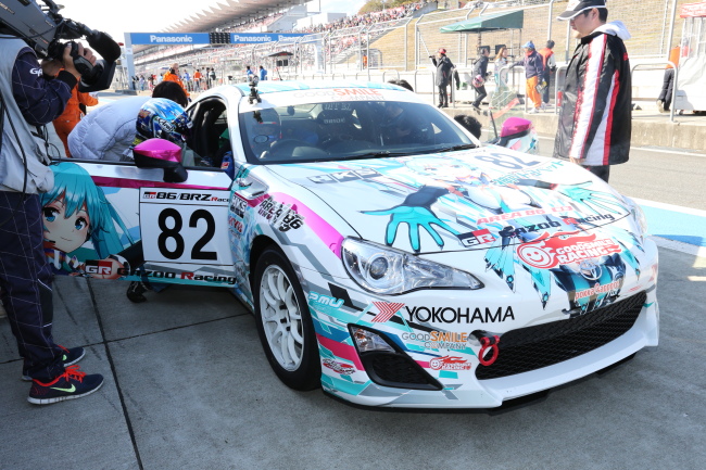 レジェンドカップ: 谷口信輝から片山右京にドライバーチェンジ