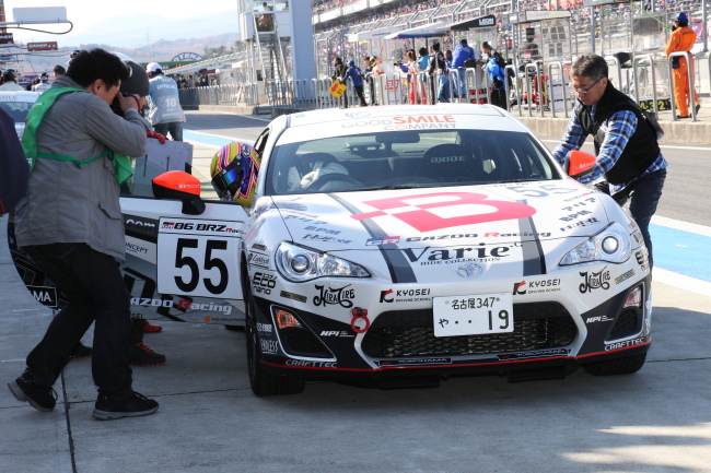 レジェンドカップ: 森山鉄也から津々見友彦にドライバーチェンジ