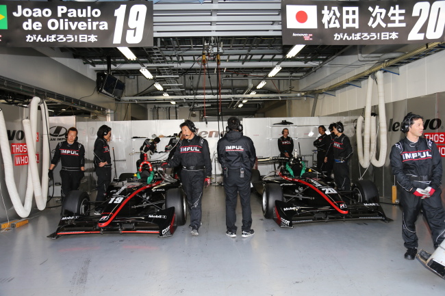 スーパーフォーミュラ決勝: ジョアオ・パオロ・デ・オリベイラと松田次生のチームインパル