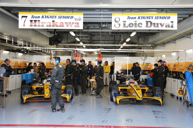 スーパーフォーミュラ決勝: 平川亮とロイック・デュバルのKYGNUS SUNOCO Team LeMans