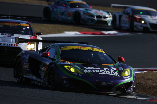 スーパーGT300クラス第2レース決勝: 加藤寛規（エヴァRT初号機アップルMP4-12C）