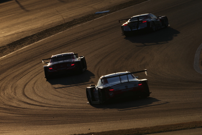 スーパーGT500クラス第2レース決勝: フレデリック・マコヴィッキィ、平手晃平、石浦宏明の争い