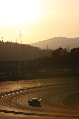 スーパーGT500クラス第2レース決勝: 逆行の中、100Rをゆく