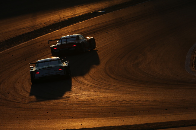 スーパーGT500クラス第2レース決勝: 大島和也と中嶋一貴のトップ争い