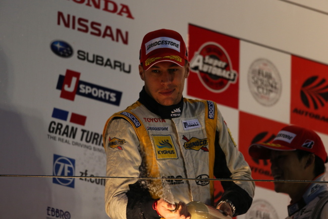 スーパーフォーミュラ決勝表彰式: 2位のロイック・デュバル（KYGNUS SUNOCO Team LeMans）