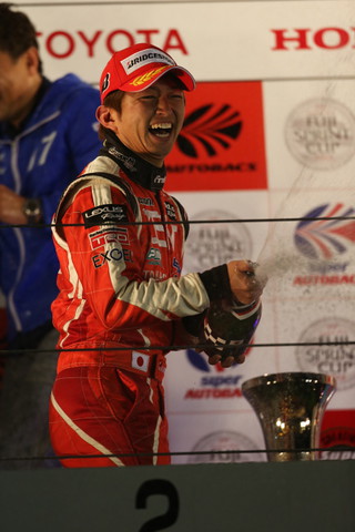 スーパーGT500クラス総合表彰式:  シャンパンファイトは平手晃平