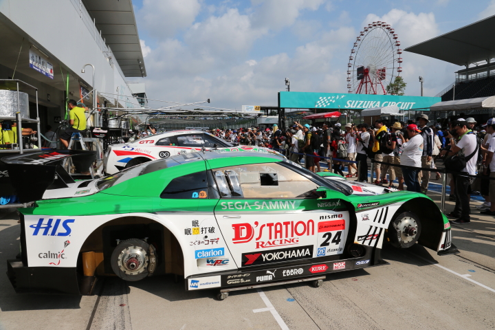 公開車検: 	D'station ADVAN GT-R（安田裕信／ミハエル・クルム組）