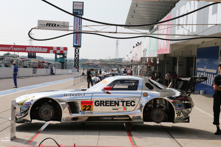 公開車検: グリーンテック SLS AMG GT3（和田久／城内政樹組）