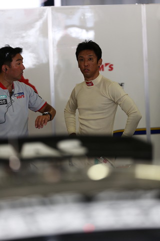 公式練習: 中嶋一貴（PETRONAS TOM'S SC430）