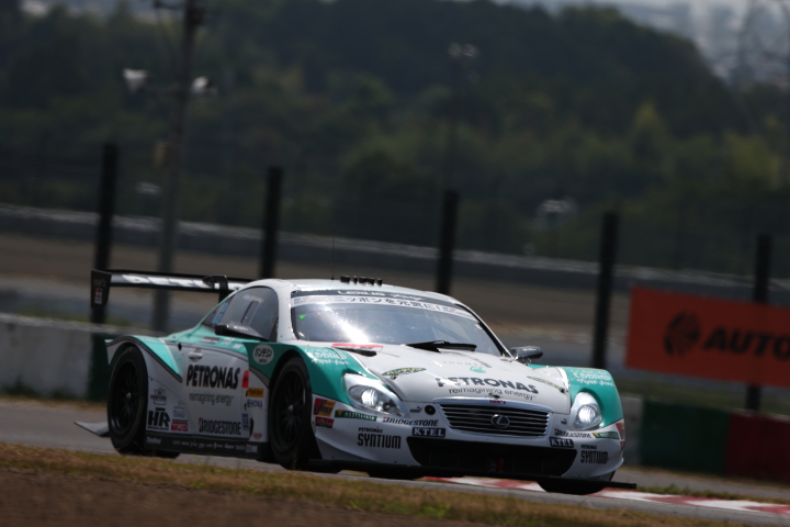 公式練習: PETRONAS TOM'S SC430（中嶋一貴／ジェームス・ロシター組）