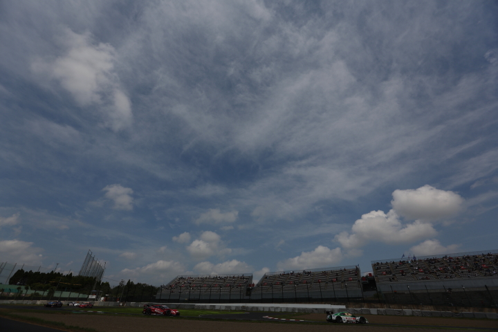 公式練習: MOTUL AUTECH GT-RとD'station ADVAN GT-R