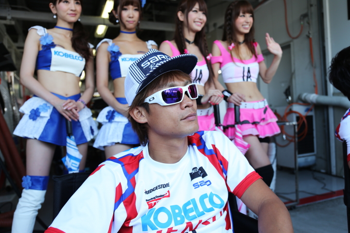 ピットウォーク: 脇阪寿一（DENSO KOBELCO SC430）