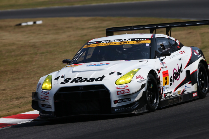 ノックアウト予選Q1: S Road NDDP GT-R（星野一樹／佐々木大樹／ルーカス・オルドネス組）