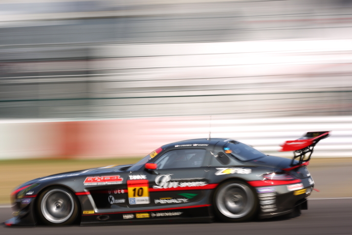 ノックアウト予選Q1: GAINER Rn-SPORTS DIXCEL SLS（田中哲也／植田正幸／川口正敬組）