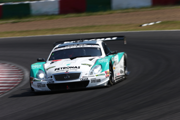 ノックアウト予選Q1: PETRONAS TOM'S SC430（中嶋一貴／ジェームス・ロシター組）