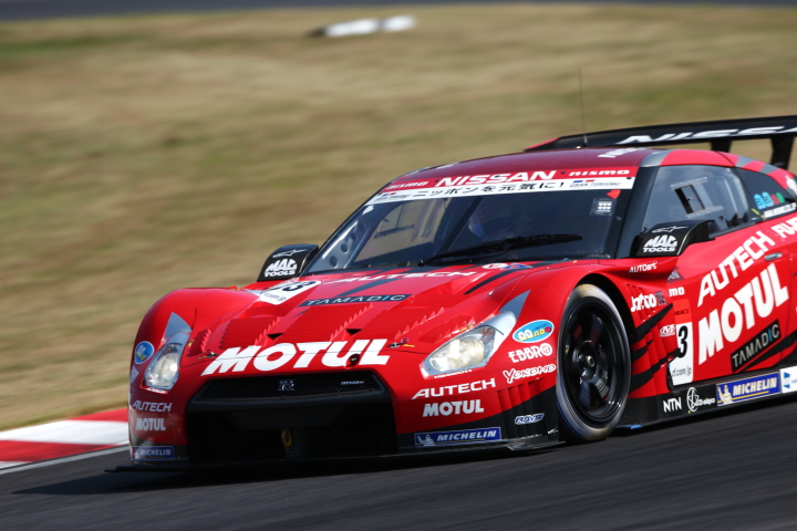 ノックアウト予選Q1: MOTUL AUTECH GT-R（柳田真孝／ロニー・クインタレッリ組）