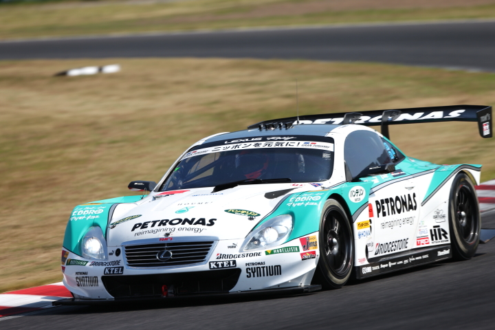 ノックアウト予選Q1: PETRONAS TOM'S SC430（中嶋一貴／ジェームス・ロシター組）