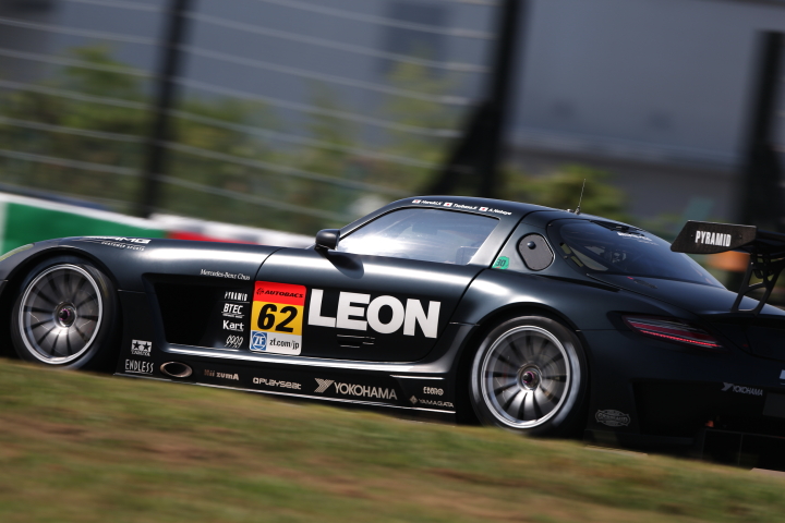 ノックアウト予選Q2: LEON SLS（黒澤治樹／黒澤翼／中谷明彦組）