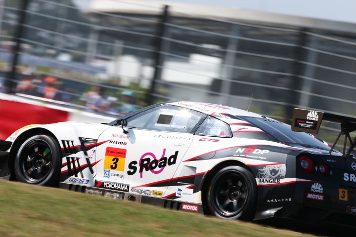ノックアウト予選Q2: S Road NDDP GT-R（星野一樹／佐々木大樹／ルーカス・オルドネス組）