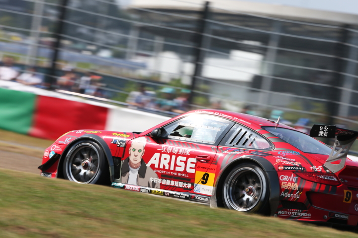 ノックアウト予選Q2: NAC攻殻機動隊ARISE DR ポルシェ（密山祥吾／横幕ゆぅ／坂本祐也組）