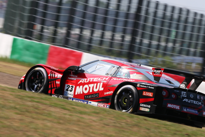 ノックアウト予選Q2: MOTUL AUTECH GT-R（柳田真孝／ロニー・クインタレッリ組）
