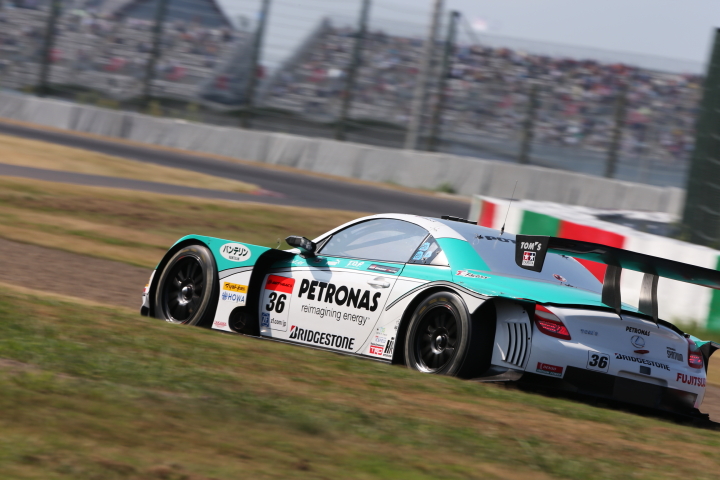 ノックアウト予選Q2: PETRONAS TOM'S SC430（中嶋一貴／ジェームス・ロシター組）