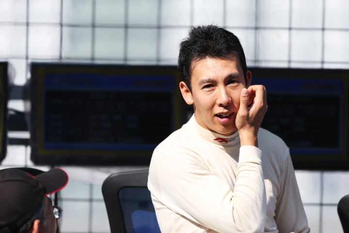 ノックアウト予選Q2: 小暮卓史（RAYBRIG HSV-010）