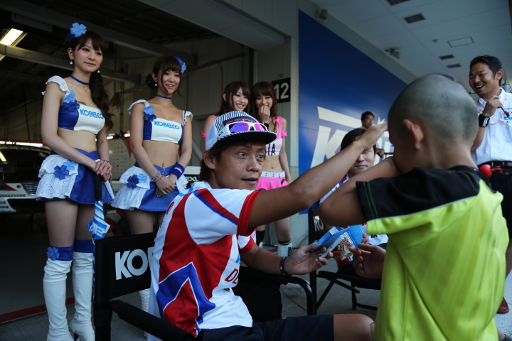 キッズウォーク: 脇阪寿一（DENSO KOBELCO SC430）