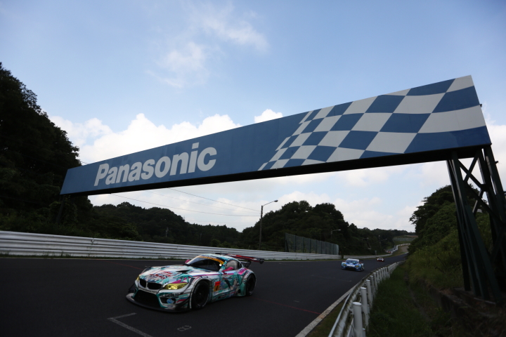 フリー走行: GSR 初音ミク　BMW（谷口信輝／片岡龍也／ヨルグ・ミューラー組）