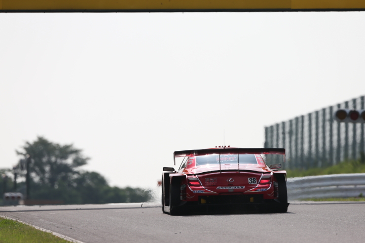 フリー走行: ZENT CERUMO SC430（立川祐路／平手晃平組）