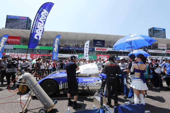 スターティンググリッド: RAYBRIG HSV-010（伊沢拓也／小暮卓史組）