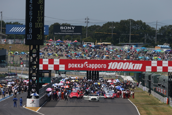 スターティンググリッド: グリッドウォークは大盛況