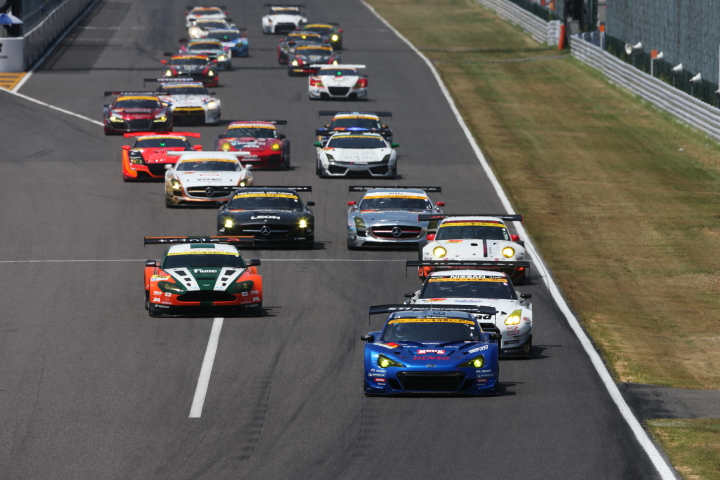 決勝レース: GT300クラスのスタートシーン