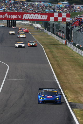 決勝レース: 序盤から圧倒的スピードで後続を引き離すSUBARU BRZ R&D SPORT（山野哲也／佐々木孝太／井口卓人組）