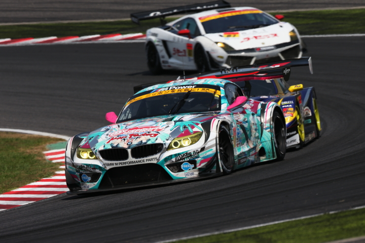 決勝レース: GSR 初音ミク　BMW（谷口信輝／片岡龍也／ヨルグ・ミューラー組）