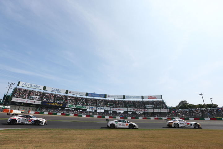 決勝レース: DIJON Racing IS GT-R vs マネパ ランボルギーニ vs GT3OKINAWA-IMP SLS