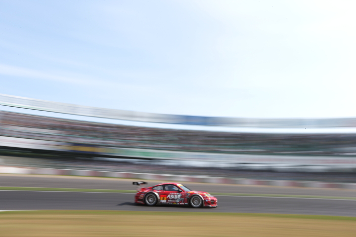 決勝レース: AC攻殻機動隊ARISE DR ポルシェ（密山祥吾／横幕ゆぅ／坂本祐也組）