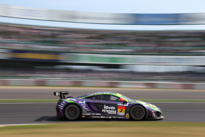 決勝レース: エヴァRT初号機アップルMP4-12C（高橋一穂／加藤寛規／カルロ・ヴァン・ダム組）