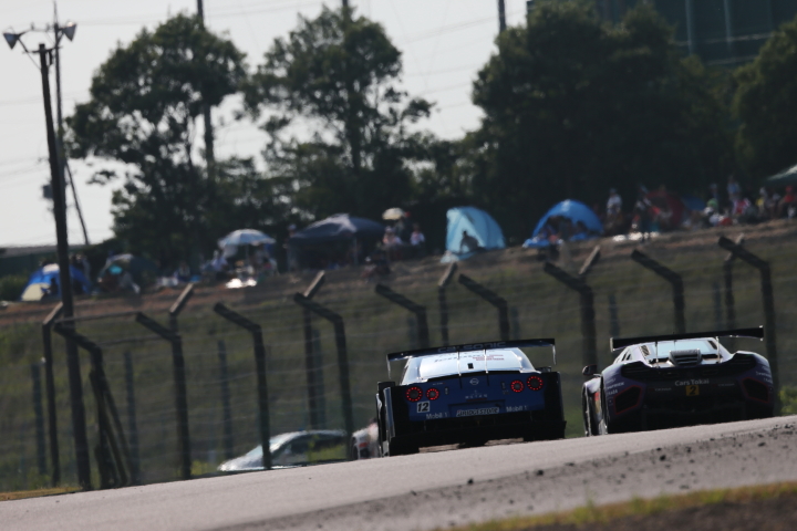 決勝レース: カルソニックIMPUL GT-RとエヴァRT初号機アップルMP4-12C