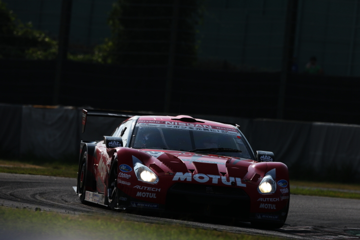 決勝レース: MOTUL AUTECH GT-R（柳田真孝／ロニー・クインタレッリ組）