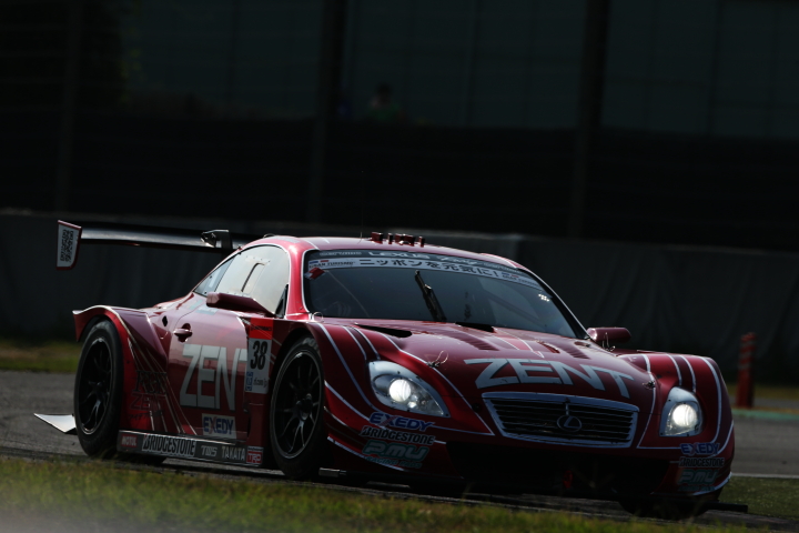 決勝レース: ZENT CERUMO SC430（立川祐路／平手晃平組）