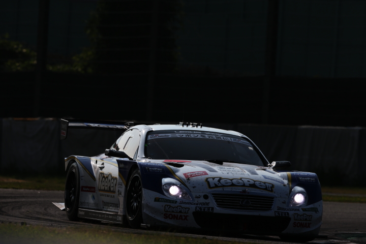 決勝レース: KeePer TOM'S SC430（伊藤大輔／アンドレア・カルダレッリ組）